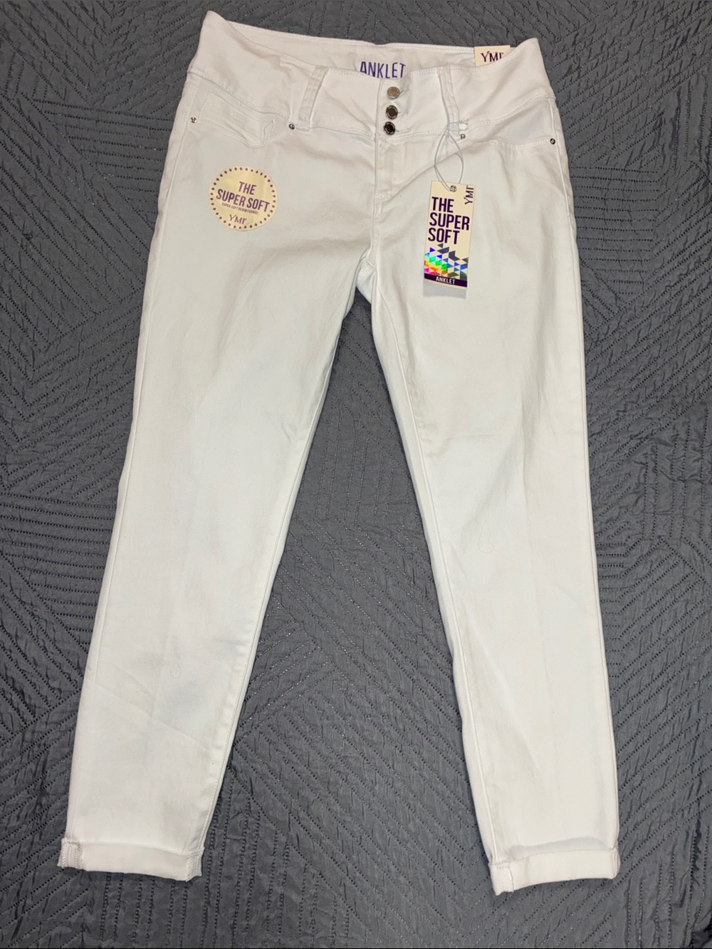 YMI Women's White Skinny Jeans — Classic Five-Pocket Style Juniors Size 15